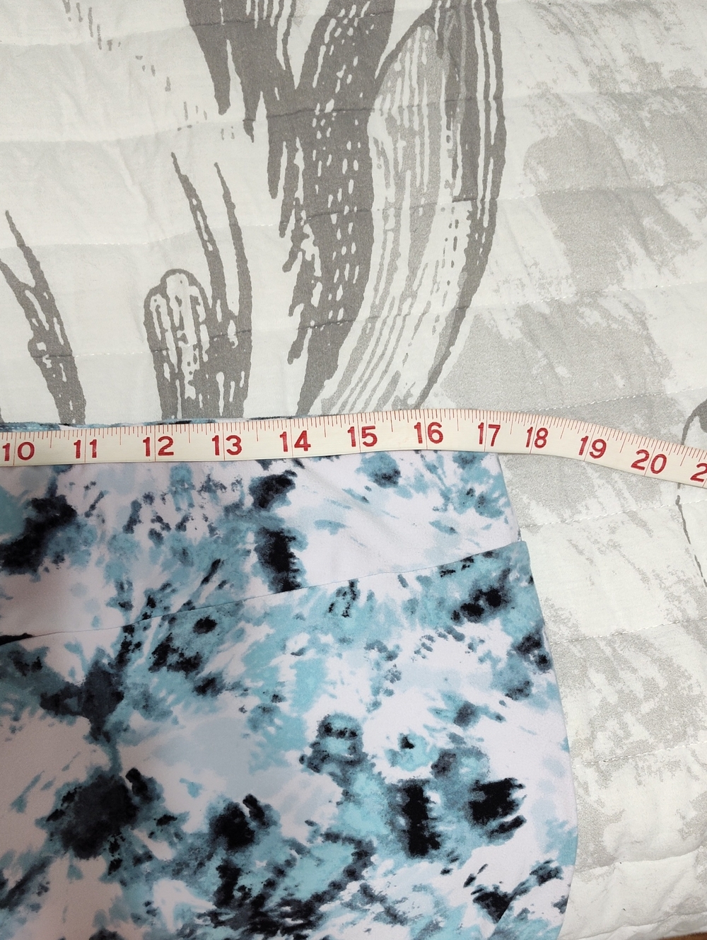 Time and Tru Cropped Leggings, White, Blue & Black Tie Dye, Size XXL (20) - Picture 8 of 12